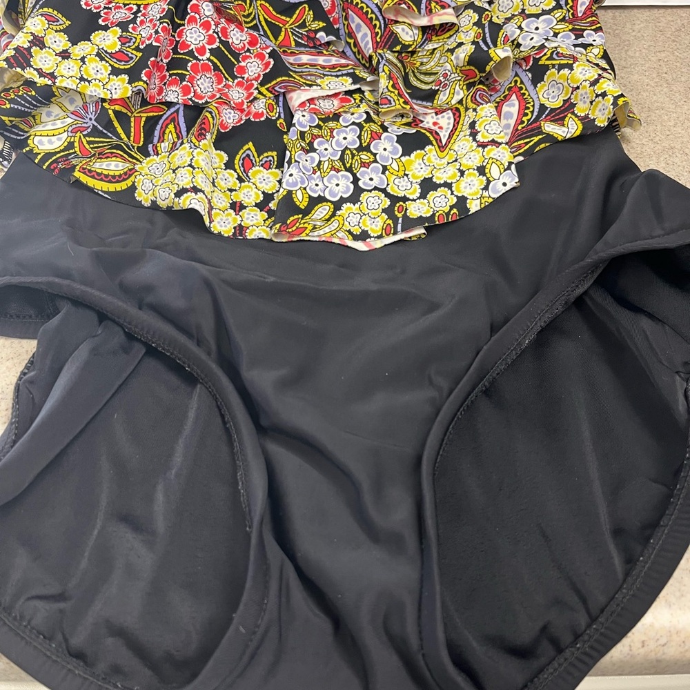 Swimsuit - Picture 4 of 9